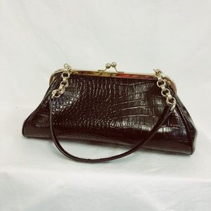 SOLD AT TREASURE MARTS MT DORA Vntg Black alligator print gold clutch bag purse